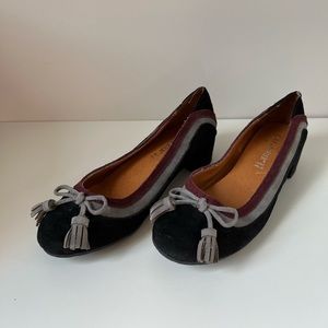 Designer Brand: CafeNoir Round Toe Chunky Suede Pumps Size 6.5/37